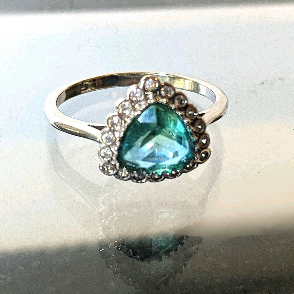 Fragrant Jewels Size 8 Halo Poppy Ring